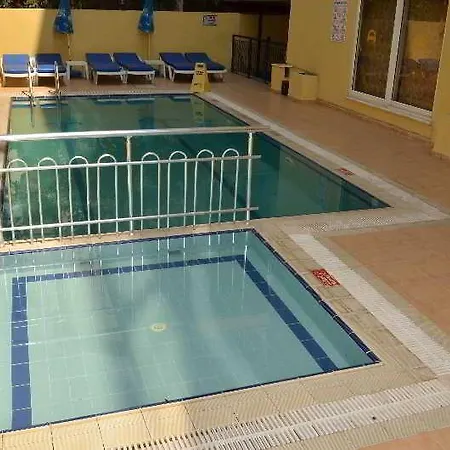 Azak Aparthotel 3*